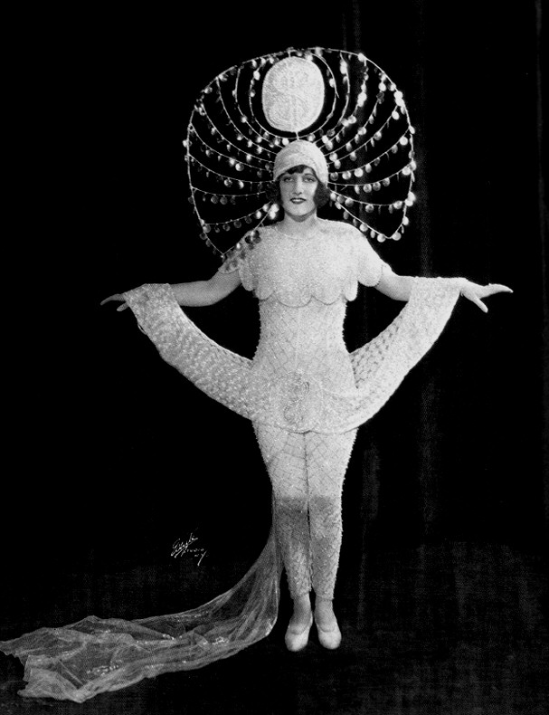 August 1924. Joan in Broadway's 'The Passing Show.'