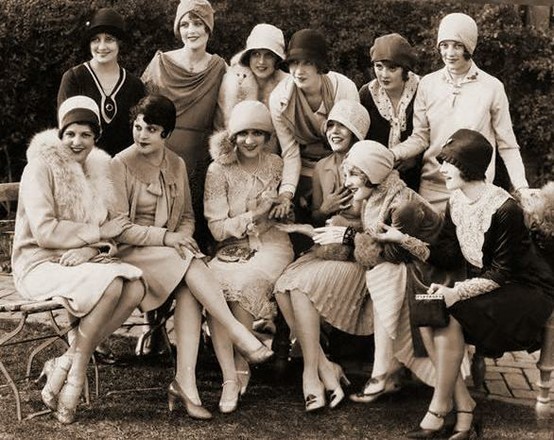 1925. A gathering of Hollywood starlets. Joan on bottom row, at far right.