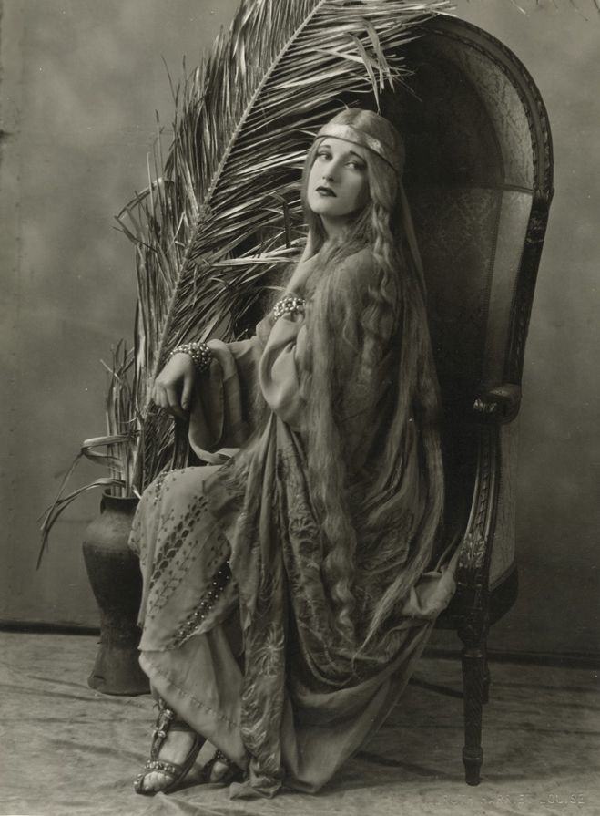 1926. Joan as 'Ophelia,' shot by Ruth Harriet Louise.