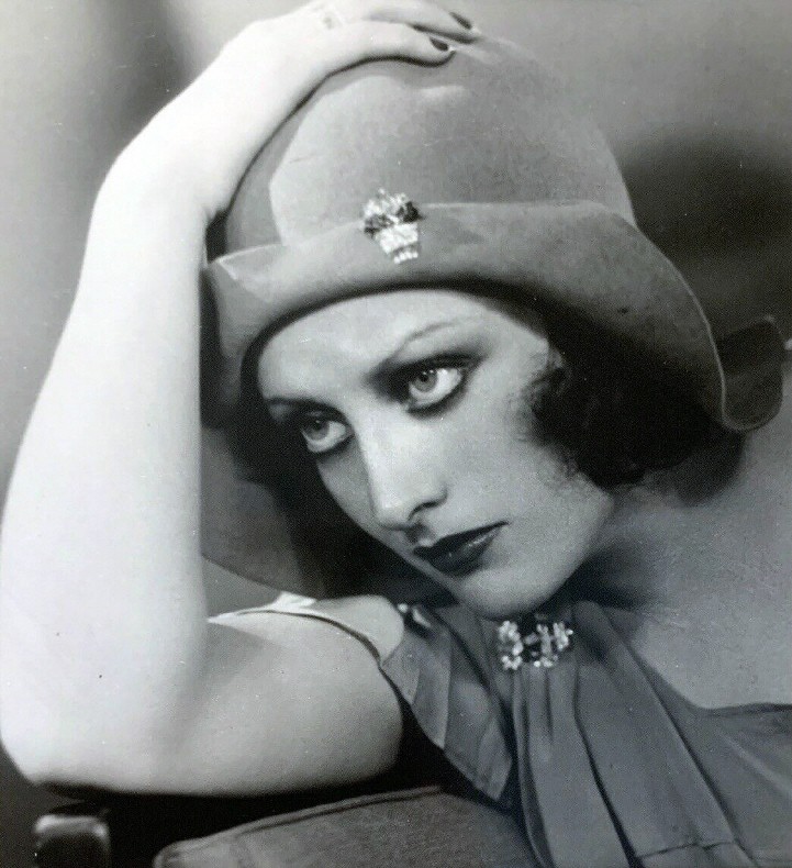 1930 publicity shot by Hurrell.