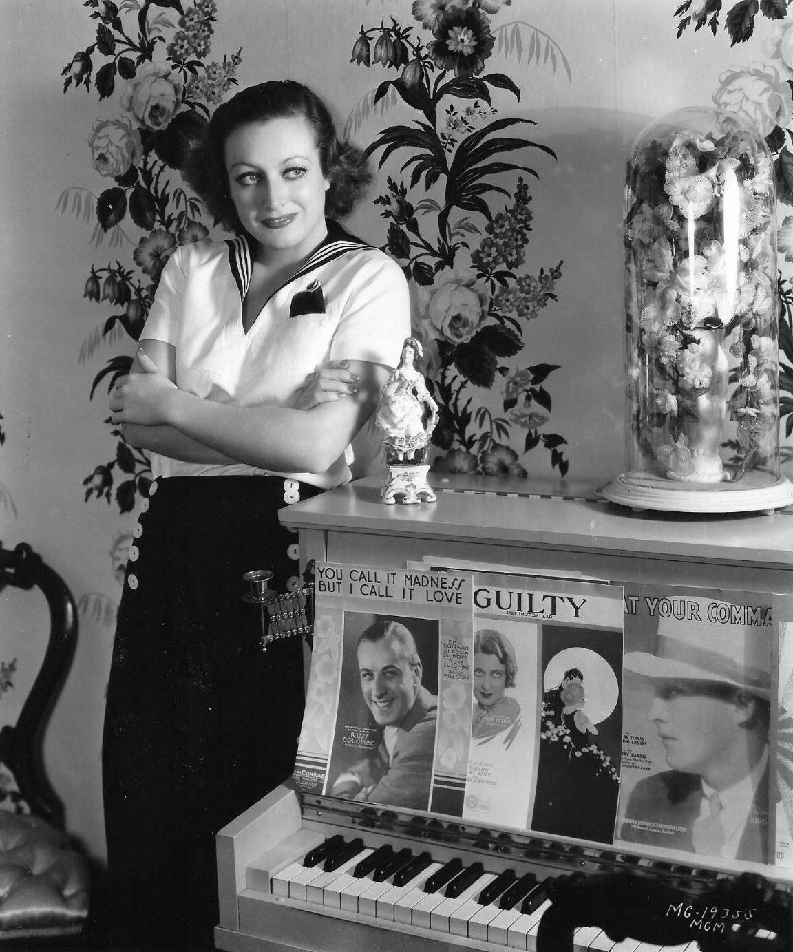 1931 in her dressing room, shot by Hurrell.