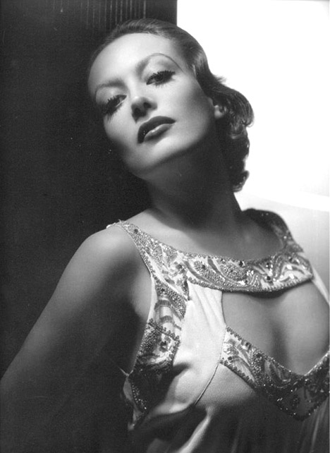 1932. Shot by Hurrell.