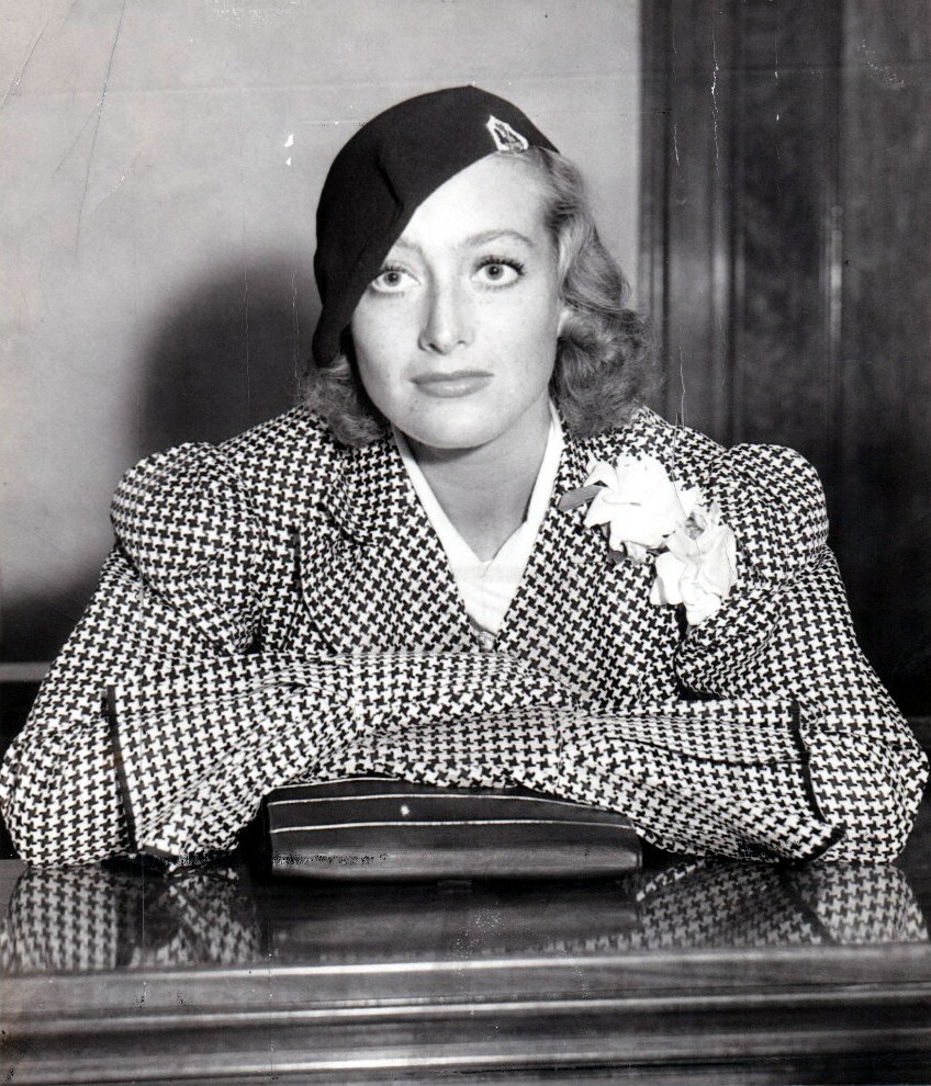 5/12/33. In LA divorce court.