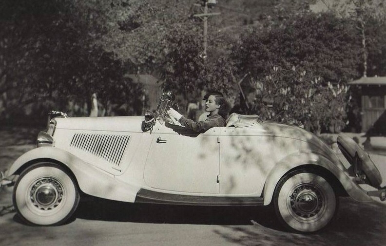 1934 Ford Roadster.