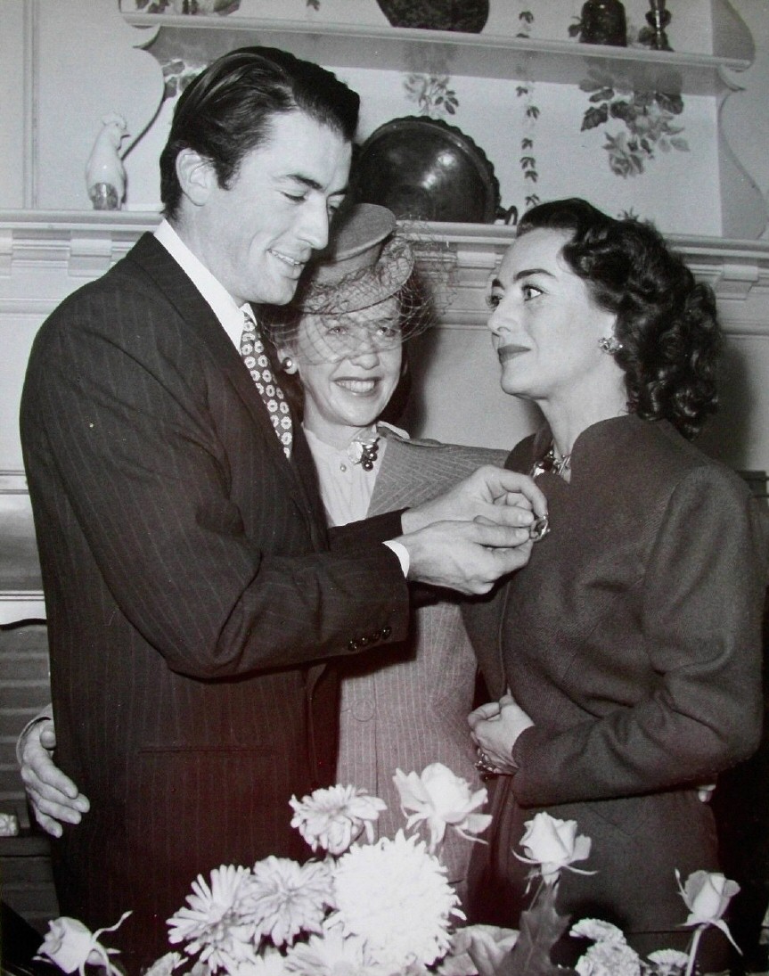 December 1945. With Gregory Peck and Kay Proctor of the Hollywood Women's Press Club.