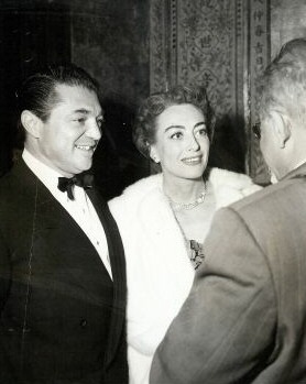 November 1950. With director Vince Sherman at the 'All About Eve' premiere.