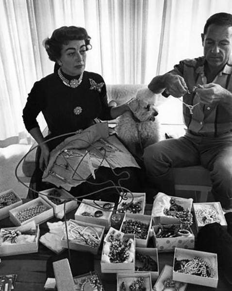 1953. Choosing jewels for 'Torch Song' with director Charles Walters and Cliquot.