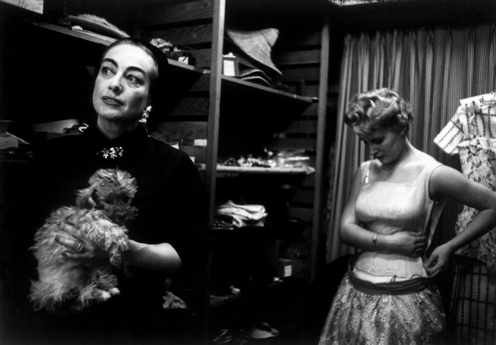 1956. Joan and Christina in NYC. Shot by Eve Arnold.