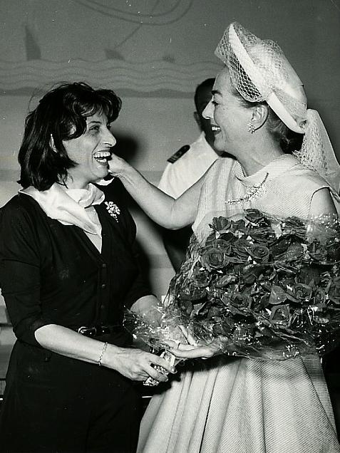 1957. With Anna Magnani. (Thanks to Susanne.)