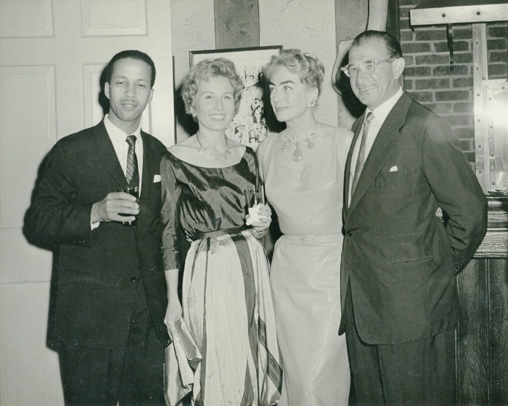 10/5/59 at a party at Joan's apartment. Shot by Eve Arnold.