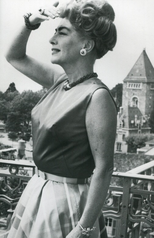 1961. On the balcony of her suite at the Beau-Rivage in Lausanne, Switzerland. (Thanks to James for the scan.)