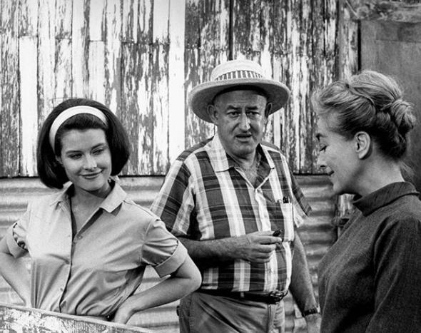 1964. On the set of 'Strait-Jacket' with Diane Baker and director Castle. (Thanks to Henrique.)