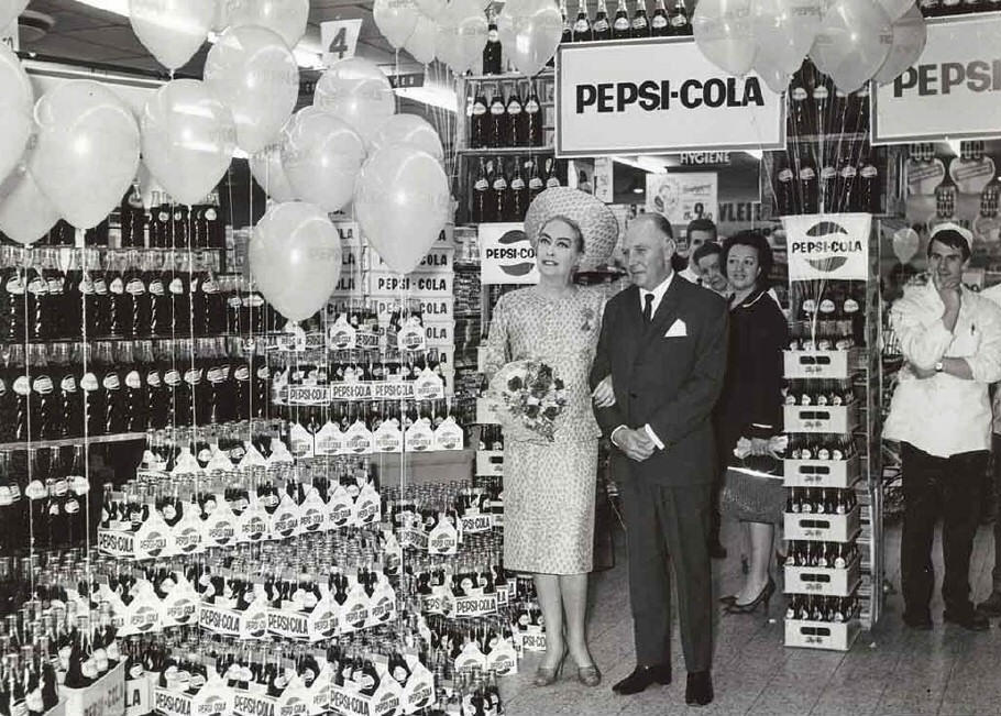 May 1966 at a British supermarket. (Thanks to Bryan Johnson.)