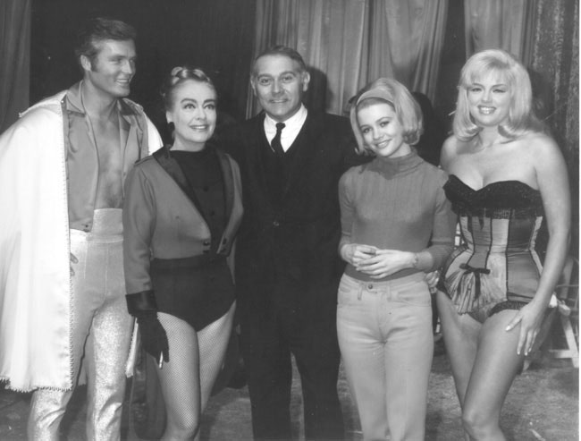 On the set of 'Berserk': Ty Hardin, Joan, producer Herman Cohen, Judy Geeson, Diana Dors.