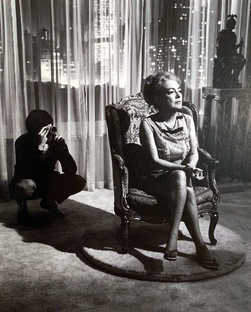 1969. On the 'Night Gallery' set with director Steven Spielberg. (Thanks to Vincent.)