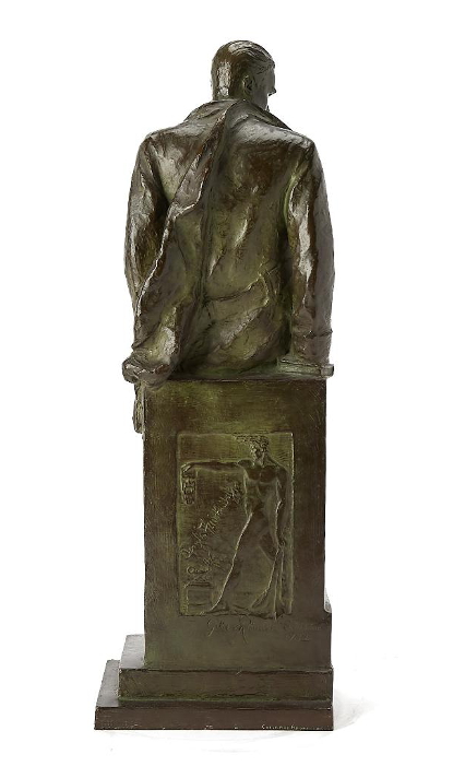 Back of Riswold's Doug statue.