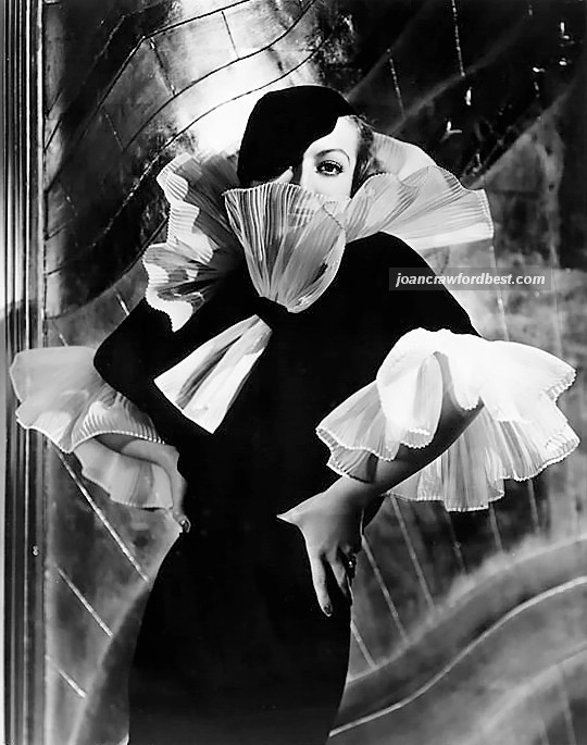 1933. Shot by Hurrell.