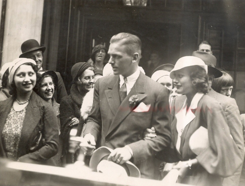 July 1932 in London with husband Doug Fairbanks, Jr.