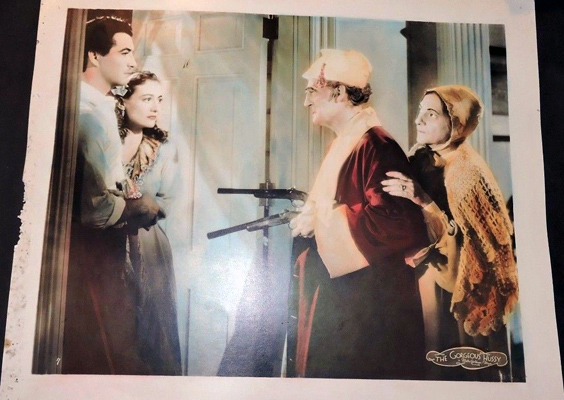 A 'deluxe' lobby card.