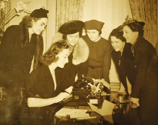 April 1938. In Joan's suite at the Waldorf, with members of the NYC Newspaper Women's Club, gathered for the annual Front Page Ball.