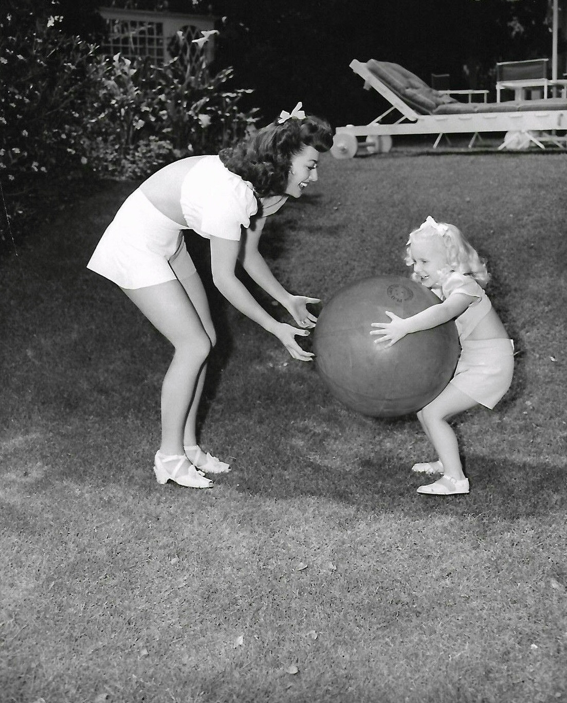 1943. At home with Tina.