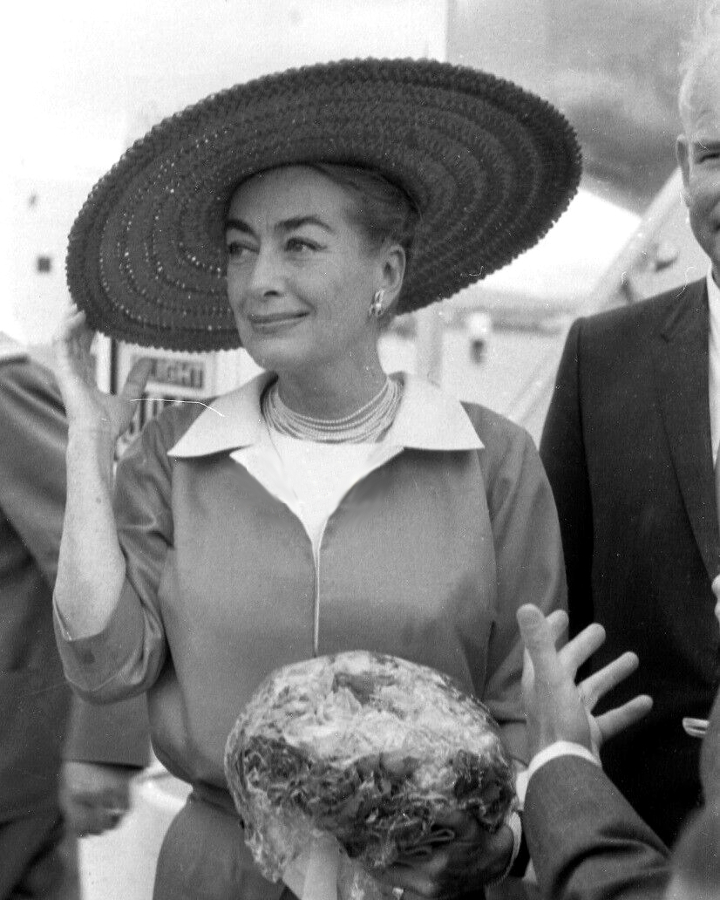 1962 at the Madrid-Barajas airport.