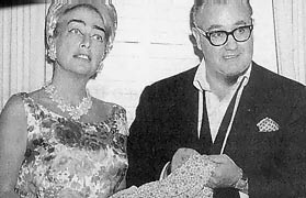 1964. Joan and director Robert Aldrich on the set of 'Hush, Hush...Sweet Charlotte.'