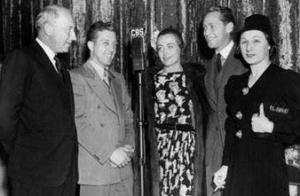 'Mary of Scotland.' From left: Cecil B. DeMille, unknown, Joan, Franchot Tone, Judith Anderson.